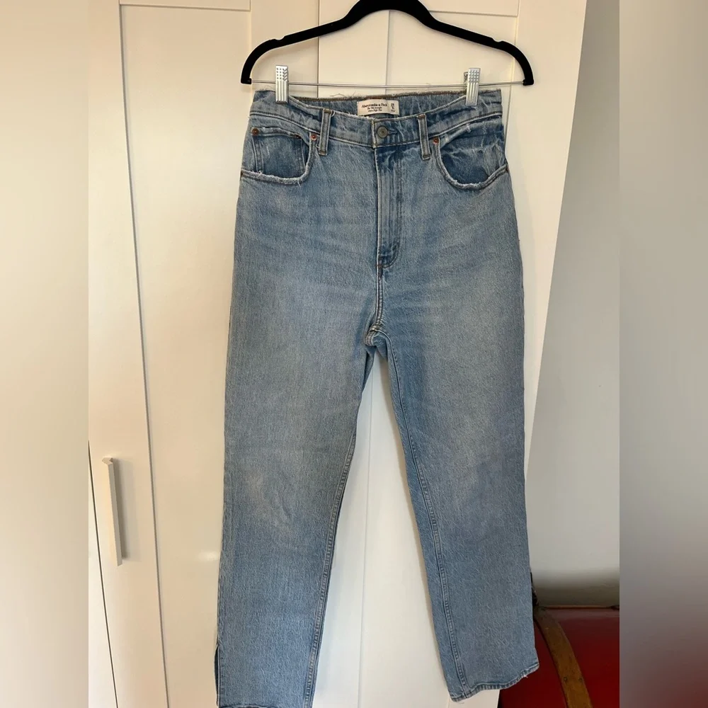 Abercrombie Ultra High Rise 90s Straight Jeans - Picture 3 of 5